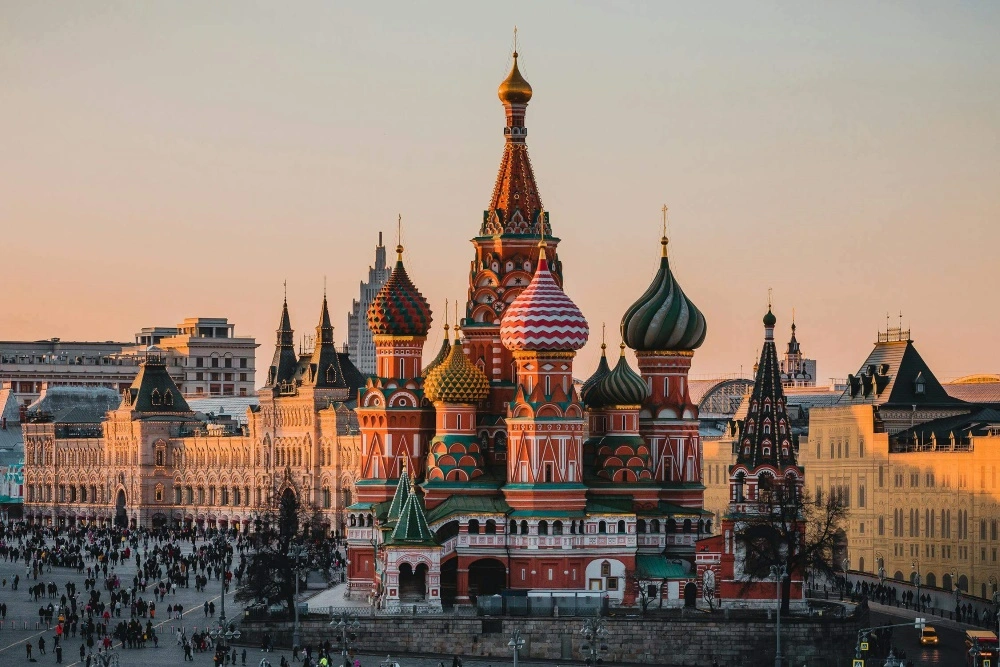 Places-to-visit-in-Moscow-famous-saint-basil-s-cathedral-in-russia-