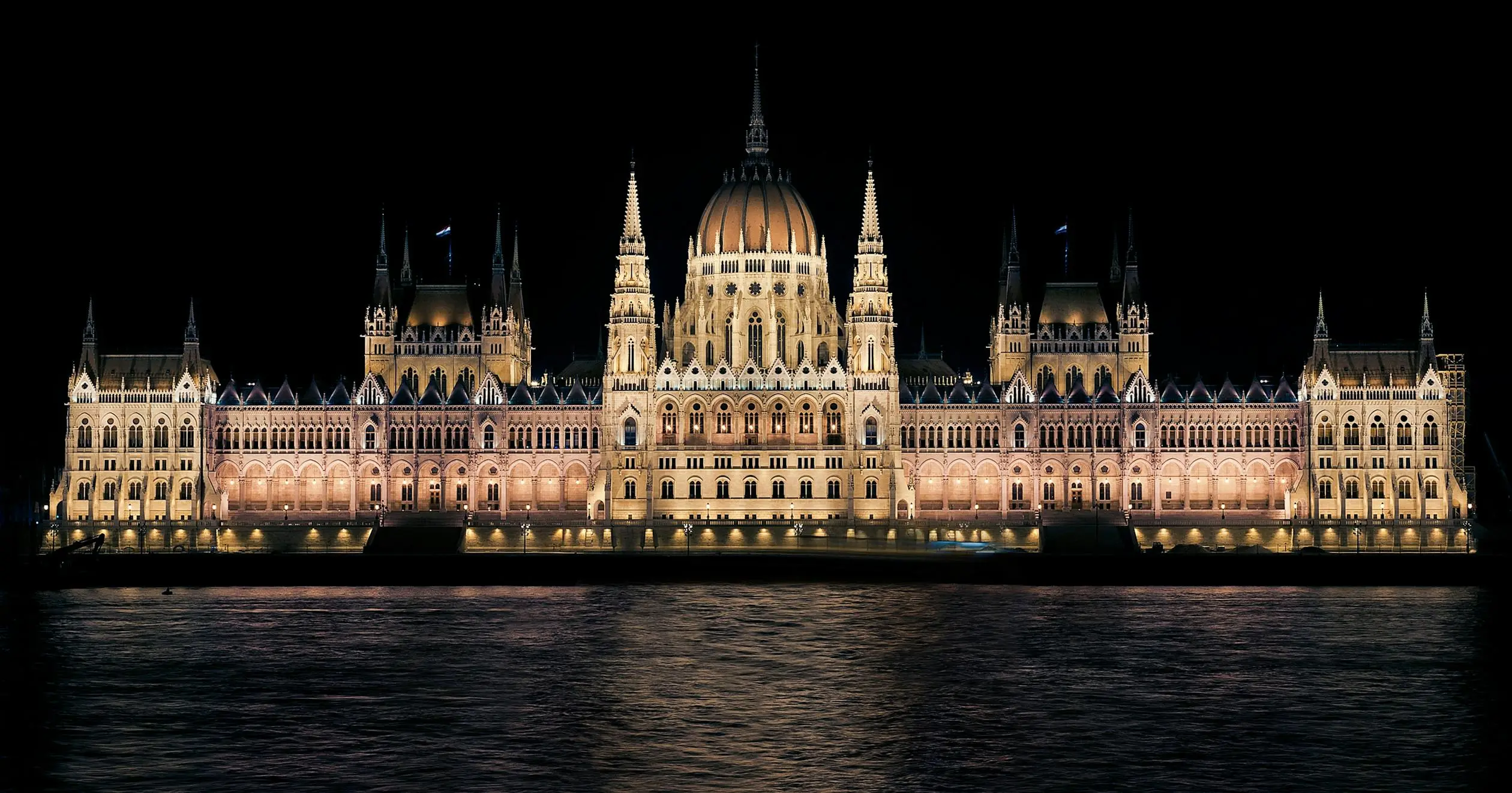 Places-to-visit-in-Budapest-hungarian-parliament-building-view-during-night
