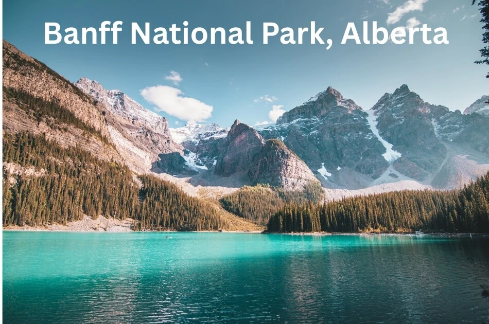 turquoise-lake-and-mountains-in-banff-national-park-alberta-canada