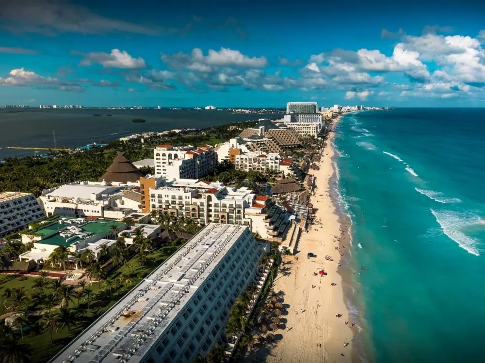 cancun-beach-aerial-view-with-resorts-and-turquoise-water-in-mexico