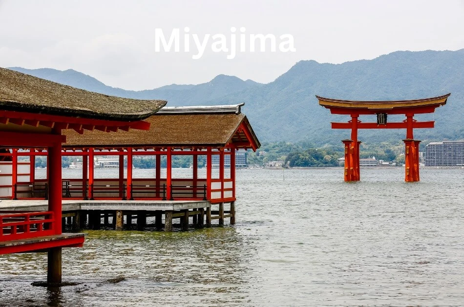 Iconic-Itsukushima-Shrine-and-Floating-Torii-Gate-on-Miyajima-Island-Japan