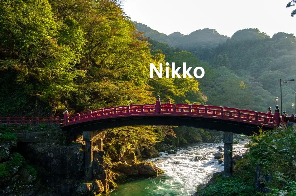 Shinkyo-Bridge-in-Nikko-Japan-with-river-and-green-mountains