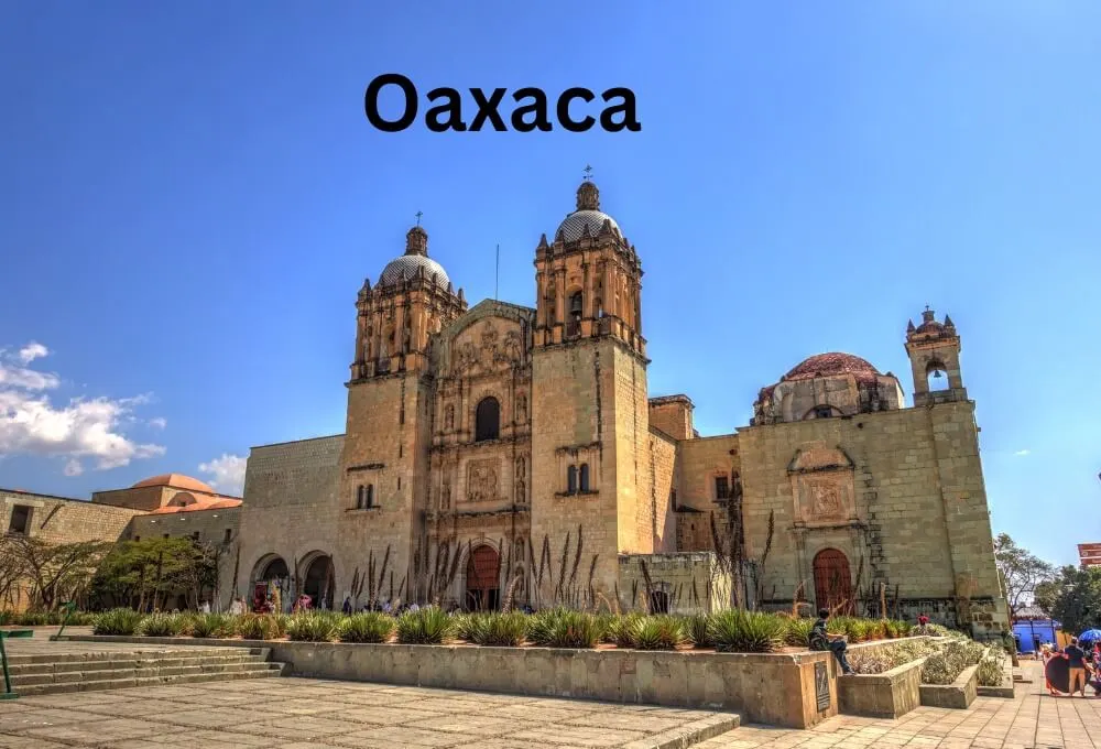 oaxaca-templo-de-santo-domingo-de-guzman-historic-church-with-blue-sky-in-mexico