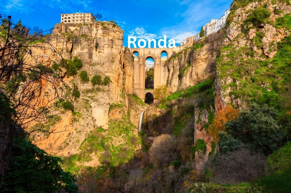 ronda-clifftop-town-with-stone-bridge-and-gorge-in-spain