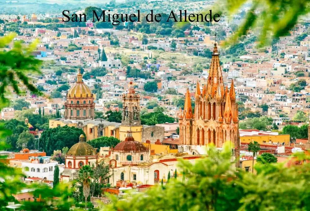 san-miguel-de-allende-parroquia-de-san-miguel-arcangel-with-colorful-cityscape-in-mexico