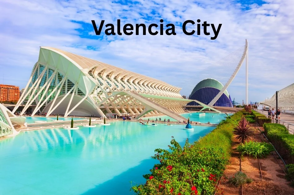 futuristic-architecture-and-pool-in-valencia-city-spain